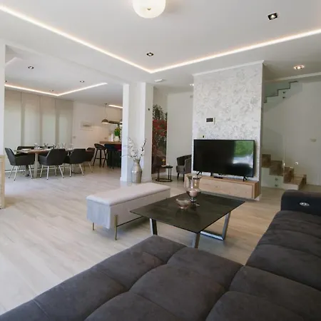 Lantana Villa *