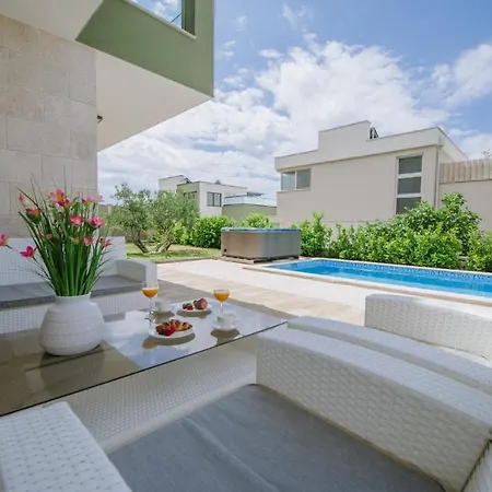 Lantana Villa